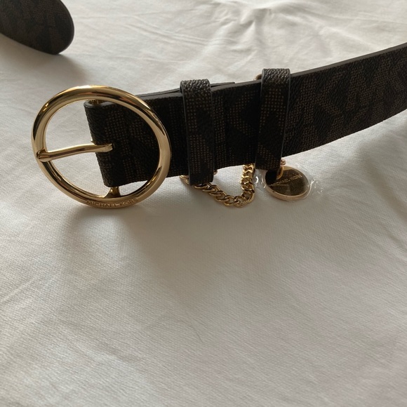 Michael Kors Women’s Mini Chain Logo Belt 551802.  Large - Picture 5 of 7